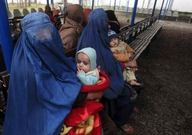 UN Urges Pakistan to Resolve Afghan Refugees’ Status